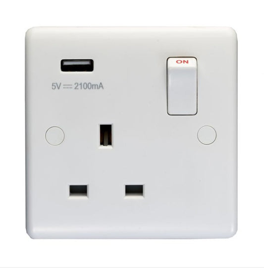 White Plastic 13A 1 Gang Switched Socket With USB Charger (5V DC 2.1A) - PL4610